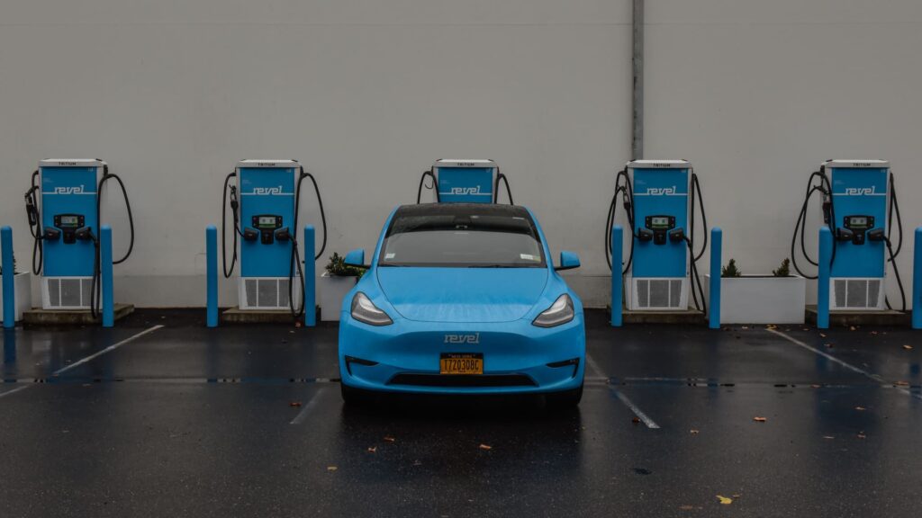 Analysts love these EV-related stocks, giving 2 of them more than 100% upside