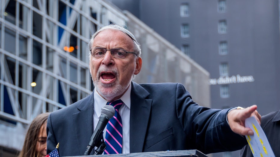 Former Dem Dov Hikind blasts Clinton, Harris for comparing Trump rally to Nazis: ‘So freaking desperate’