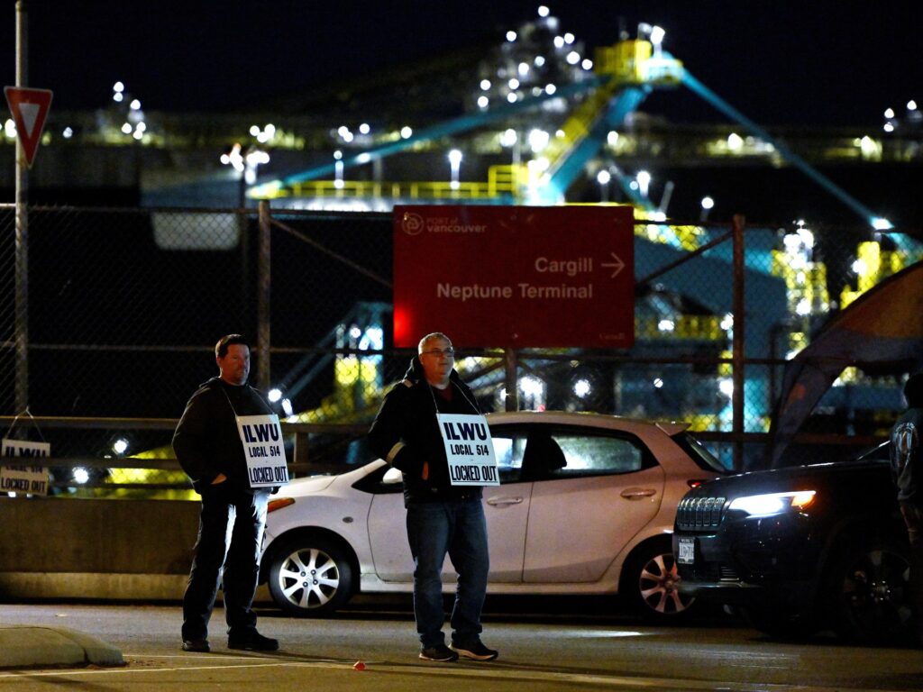 Canada orders binding arbitration to end port lockout