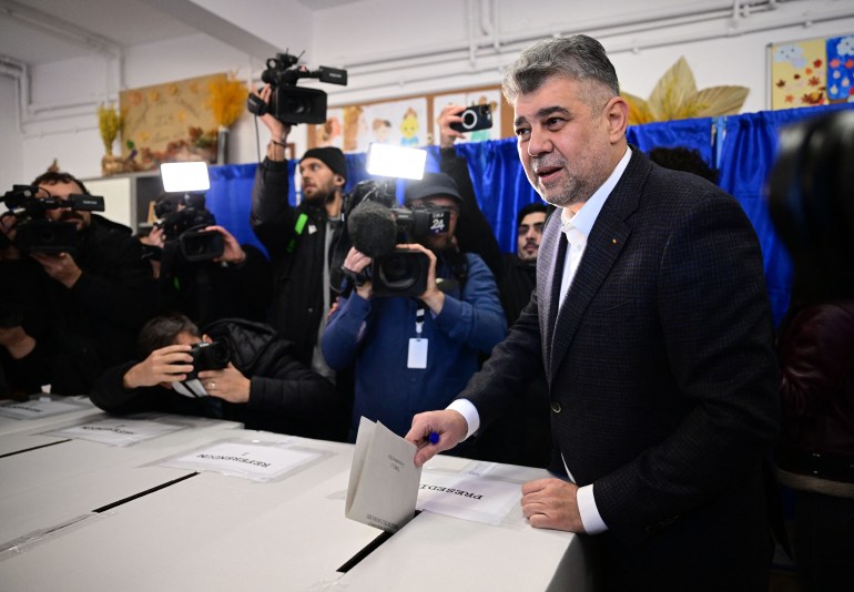 Far right in strong position as Romania votes in presidential election