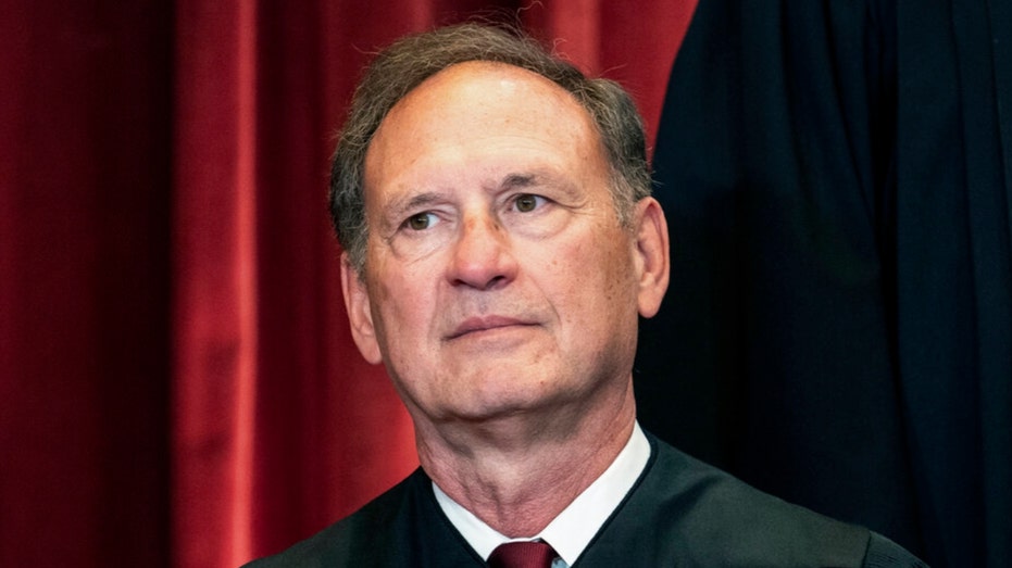 Justice Alito plans to remain on Supreme Court, resisting pressure to step aside: report