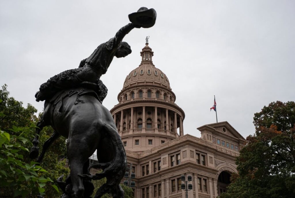 Texas budget writers prioritize school vouchers, teacher raises and border security in early drafts