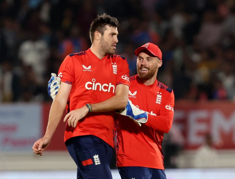 England down India to keep T20 series alive