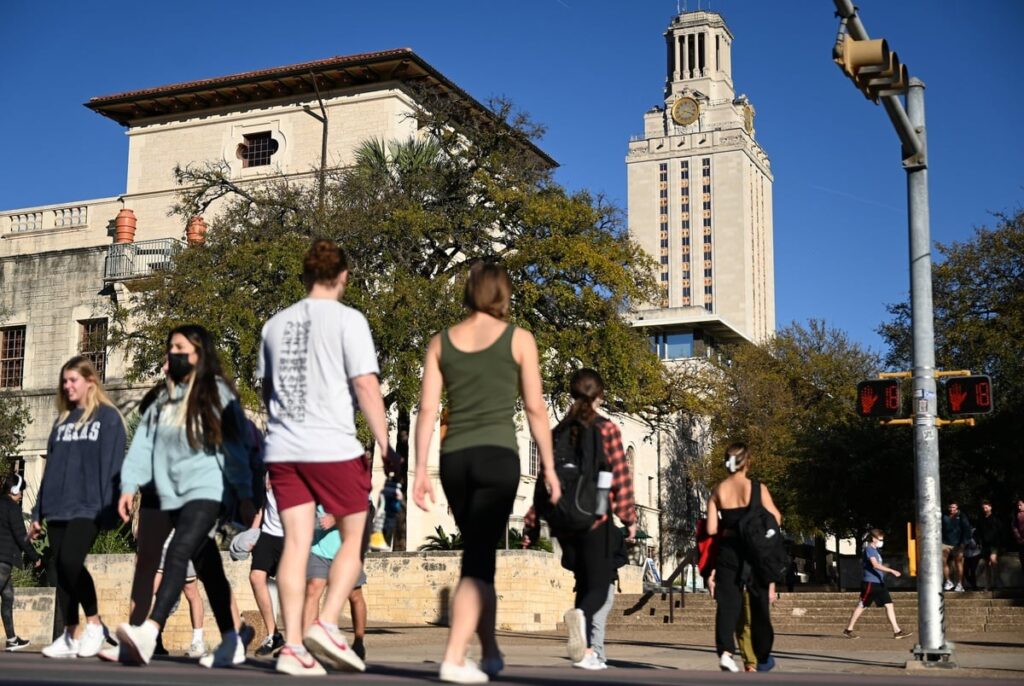 In first full day leading UT-Austin, Jim Davis replaces chief academic officer