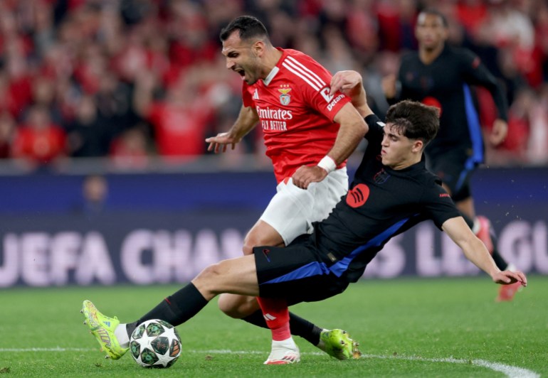 Raphinha gives 10-man Barcelona 1-0 win over Benfica in Champions League