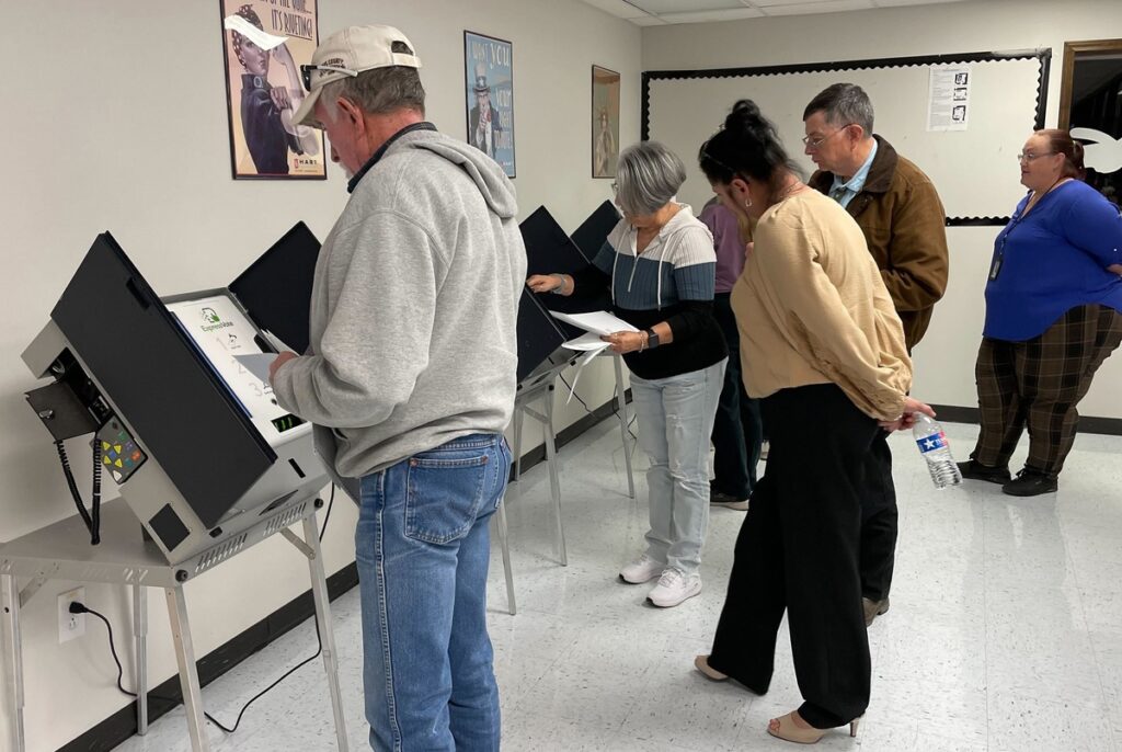 In Guadalupe County, an elections academy aims to strengthen residents’ trust in voting