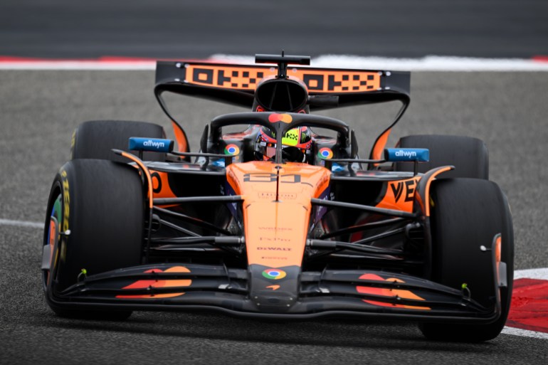 Oscar Piastri signs new F1 contract with McLaren